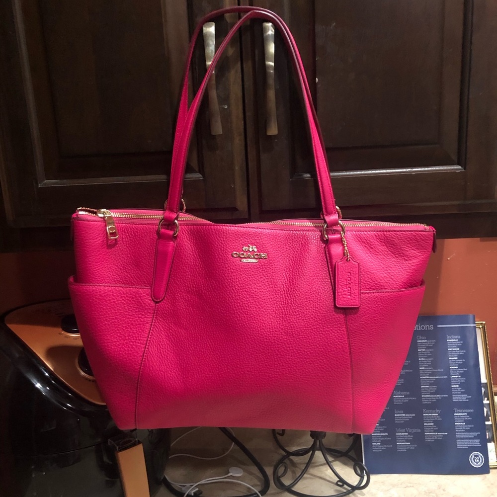 🎊🎊 Pink Coach bag🎊🎊